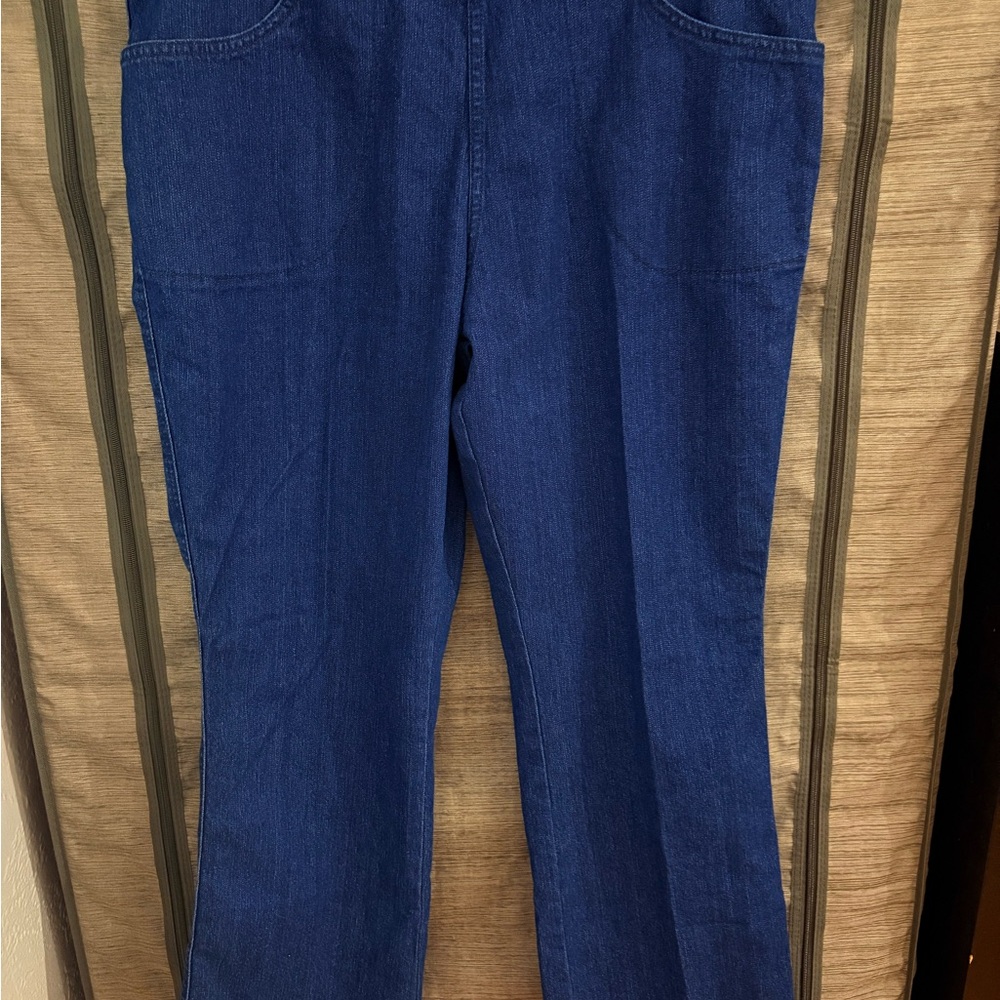 NWOT Stretchy Pull On Bootcut Jeans